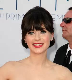 Zooey Deschanel suffers Emmy Awards wardrobe malfunction